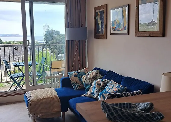 Seaview 2 Bedroom Flat In Devon